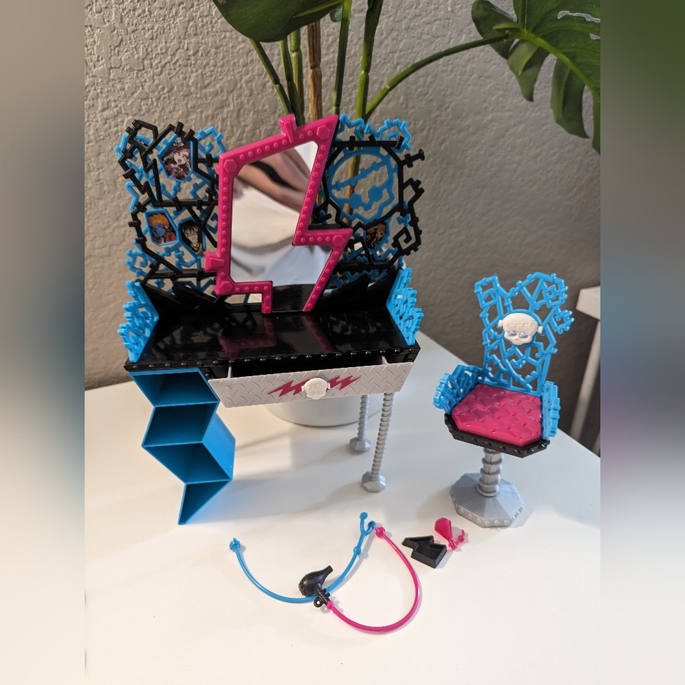 Mattel Monster High Frankie's Vanity Set  With Some Accessories
